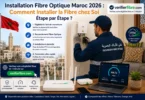 Installation fibre optique Maroc 2026 : technicien installant la fibre FTTH dans une maison marocaine avec boîtier PTO, routeur WiFi et test d’éligibilité fibre sur verifierfibre.com